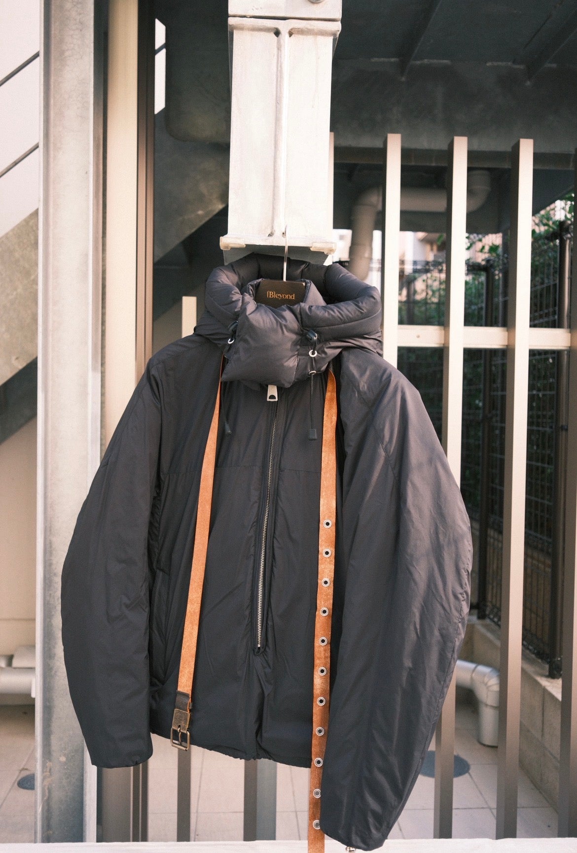 BED j.w. FORD : Over Hood / Black