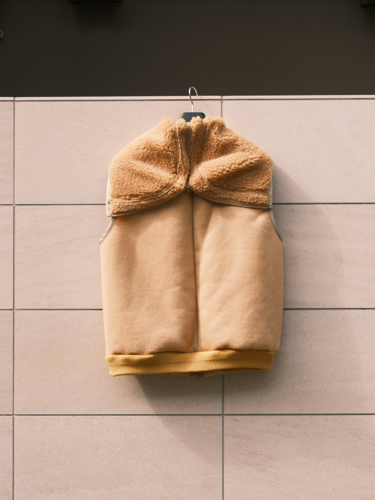 JOHN MASON SMITH / JANE SMITH : POLYESTER BOA FLEECE REVERSIBLE ZIP UP HOODED VEST