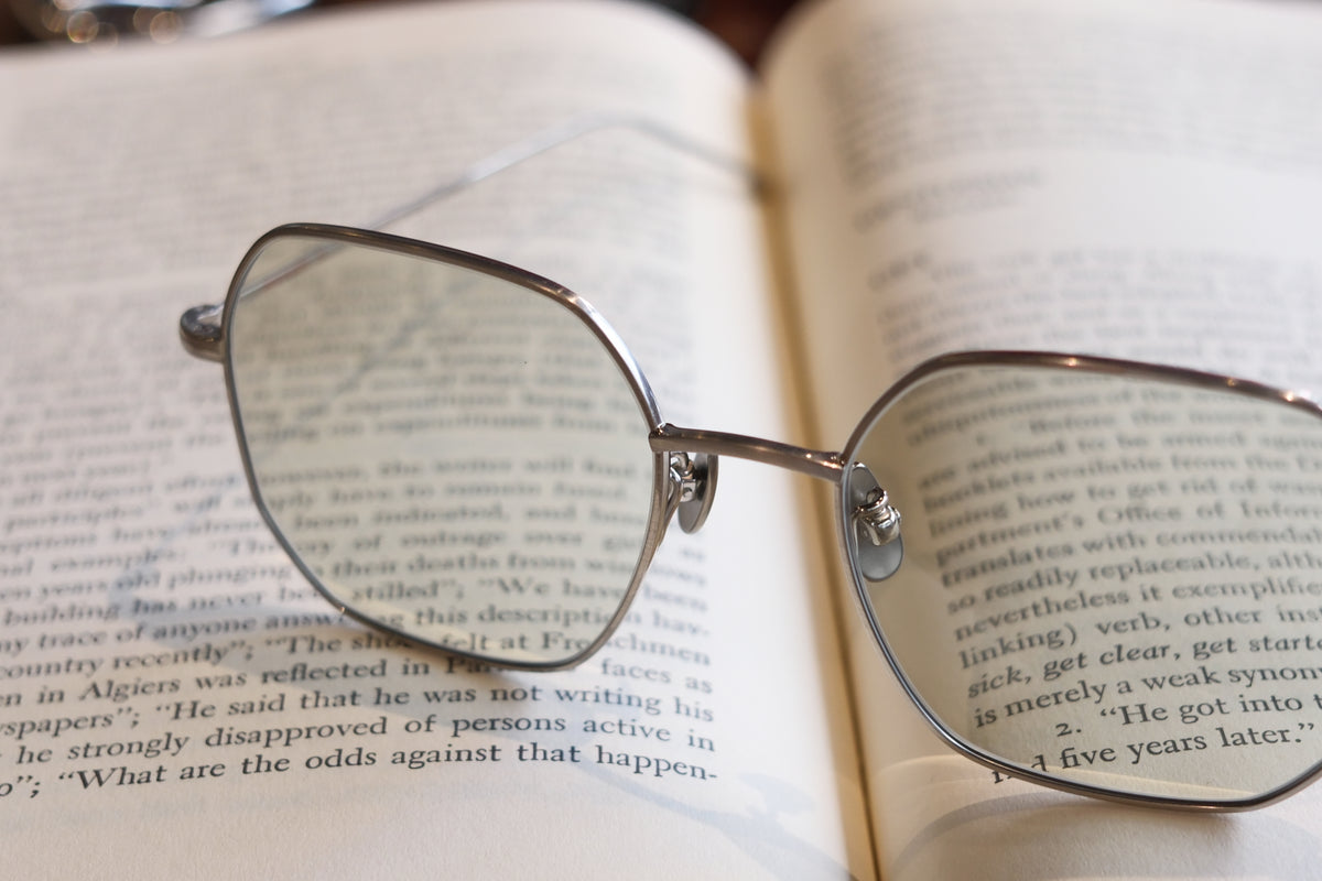 corner : Brautigan / Mat silver