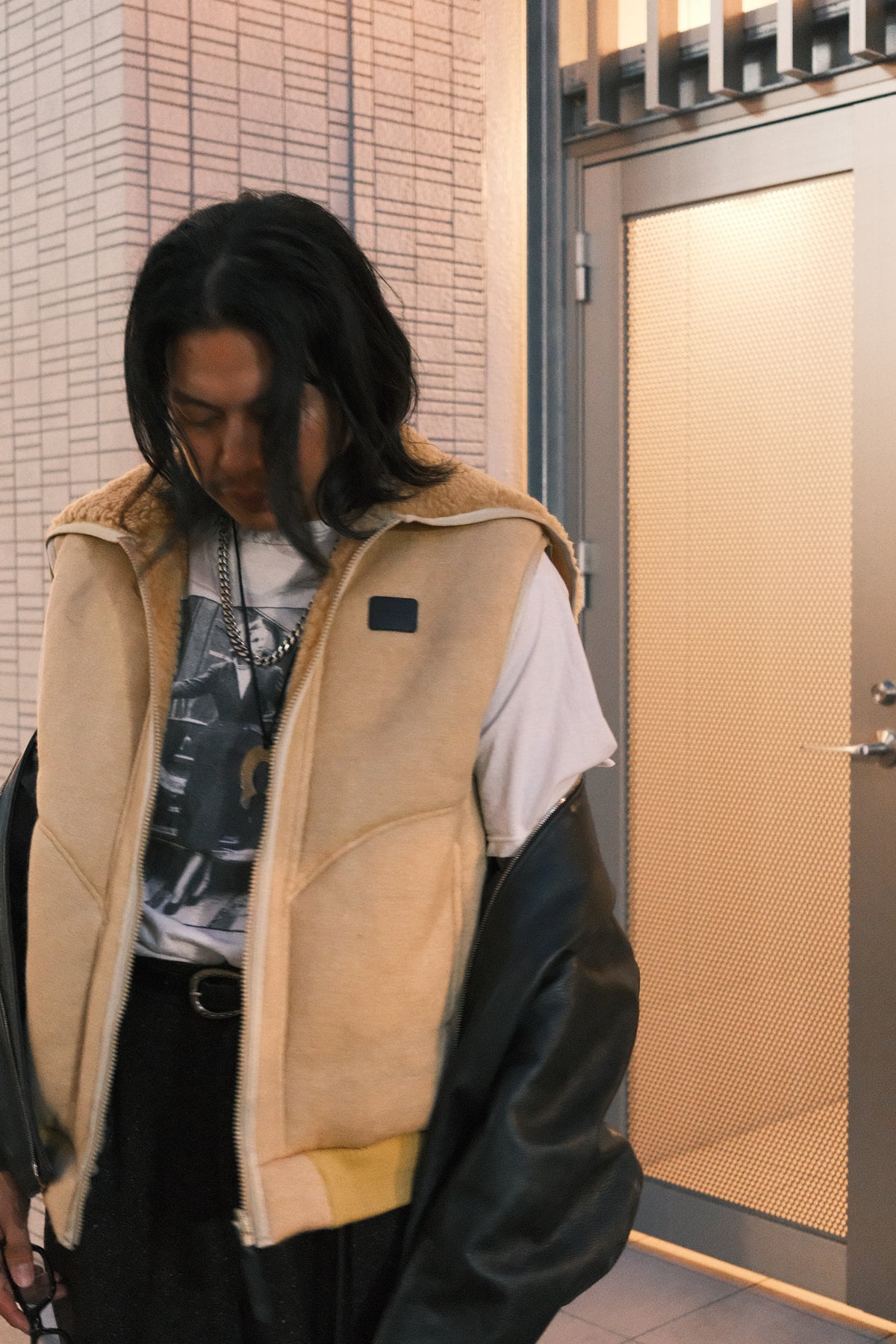 JOHN MASON SMITH / JANE SMITH : POLYESTER BOA FLEECE REVERSIBLE ZIP UP HOODED VEST