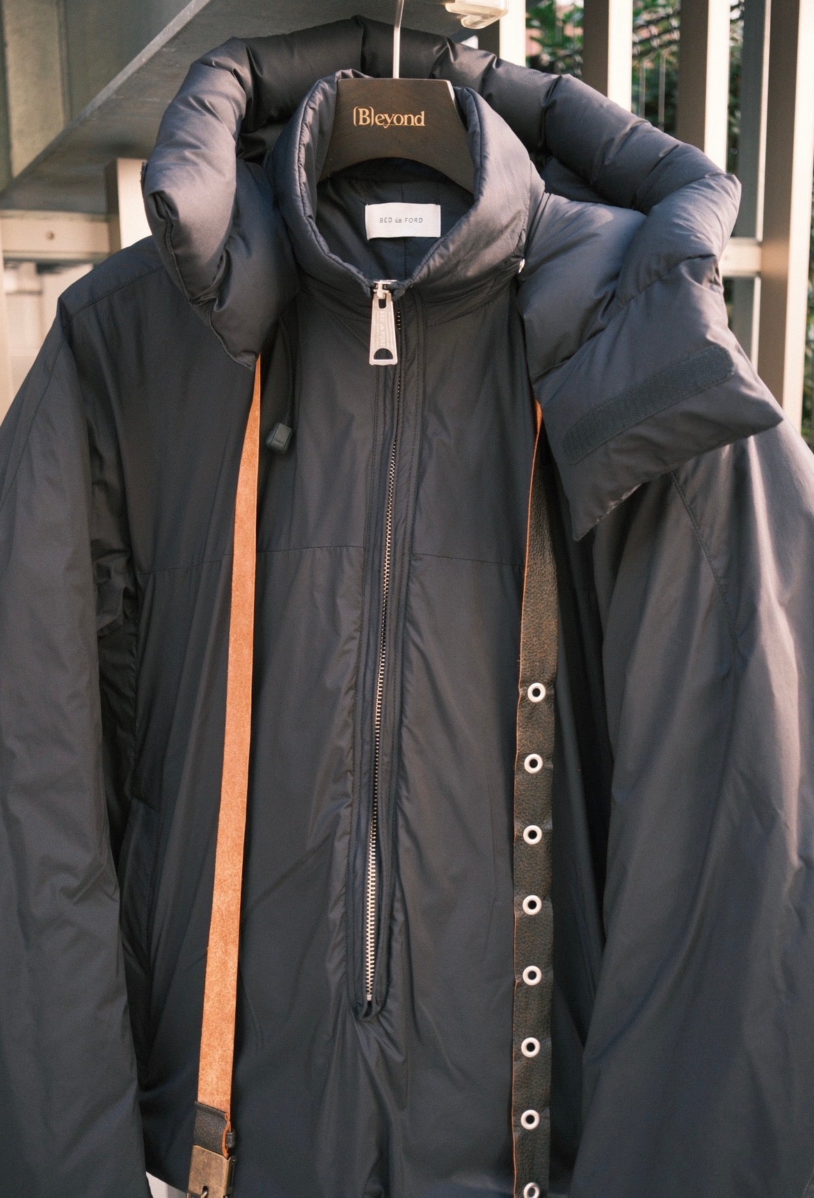 BED j.w. FORD : Over Hood / Black