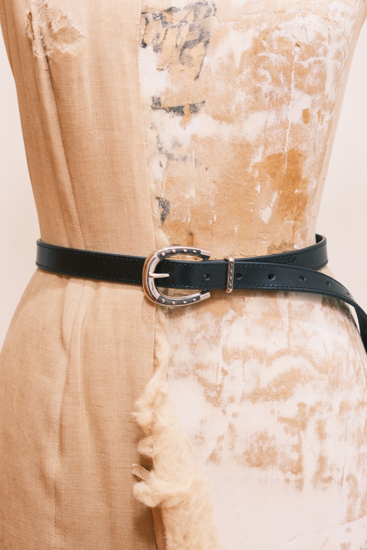The Letters : DOUBLE SIDED HORSESHOE LONG BELT -COW HIDE- / BLACK