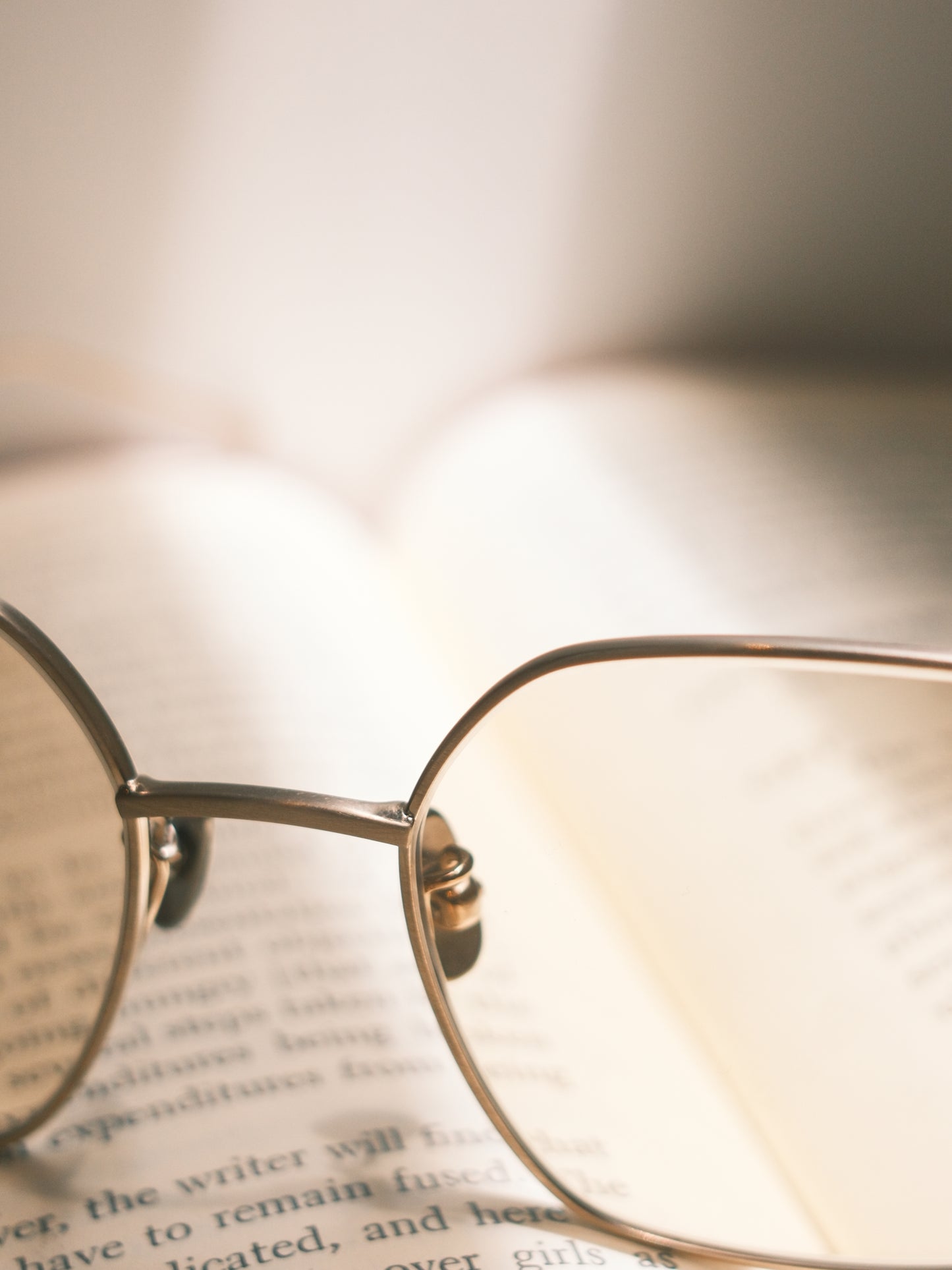 corner : Brautigan / Mat gold