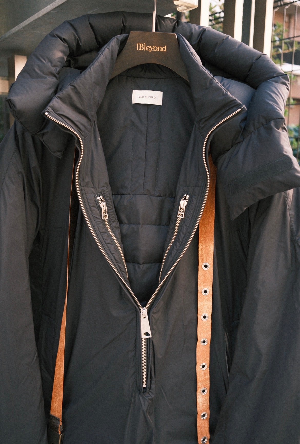BED j.w. FORD : Over Hood / Black