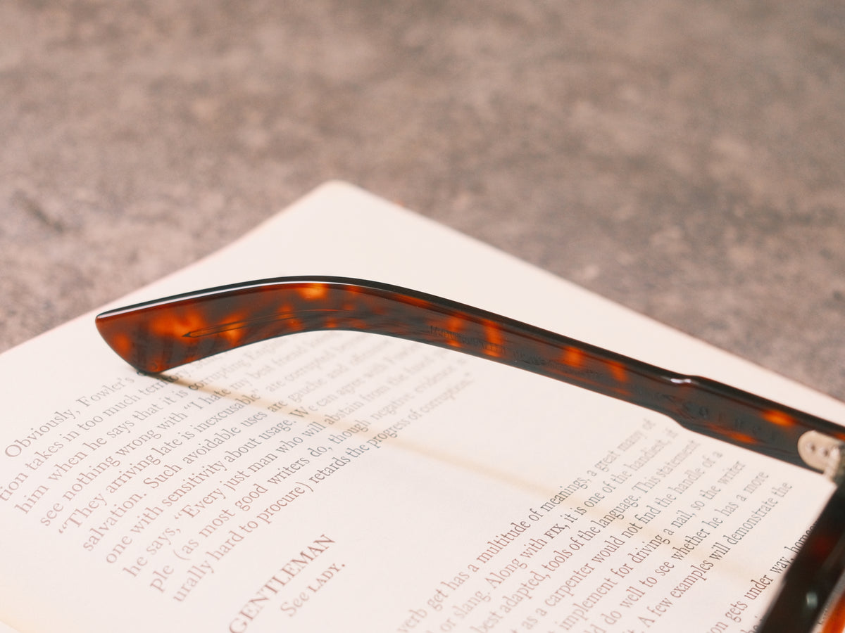 corner : French Arnel / Tortoise
