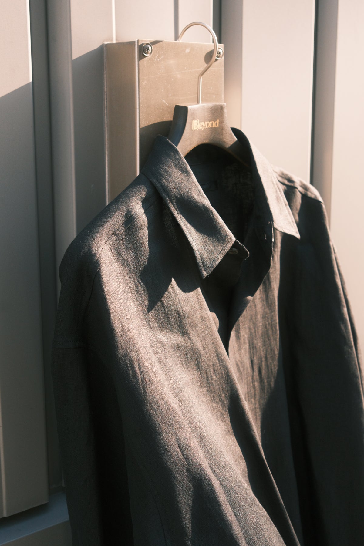 JUHA：EX.SURFACE DYED LINEN SHIRT / BLACK