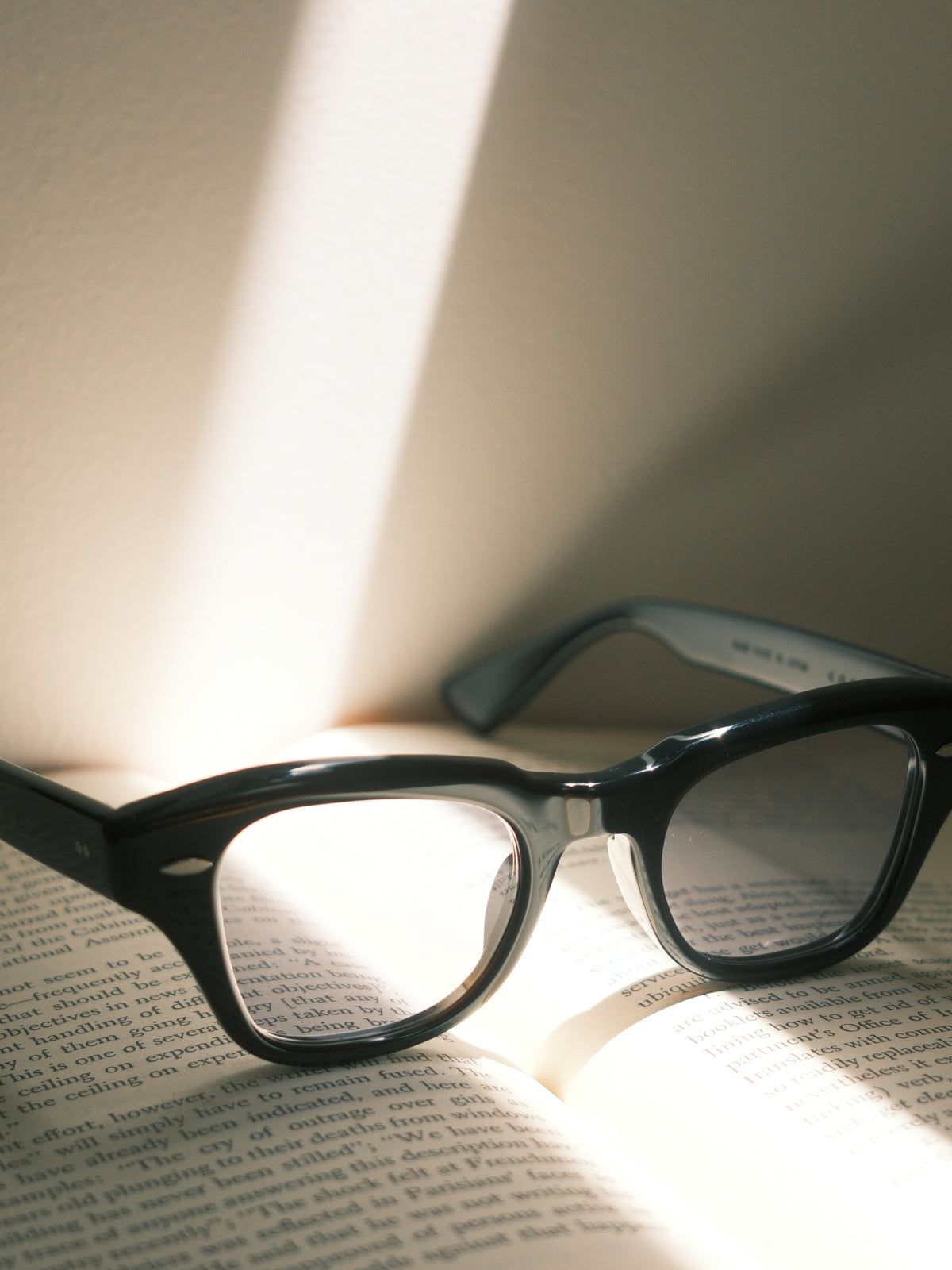 corner : Pre W.F / Record Black