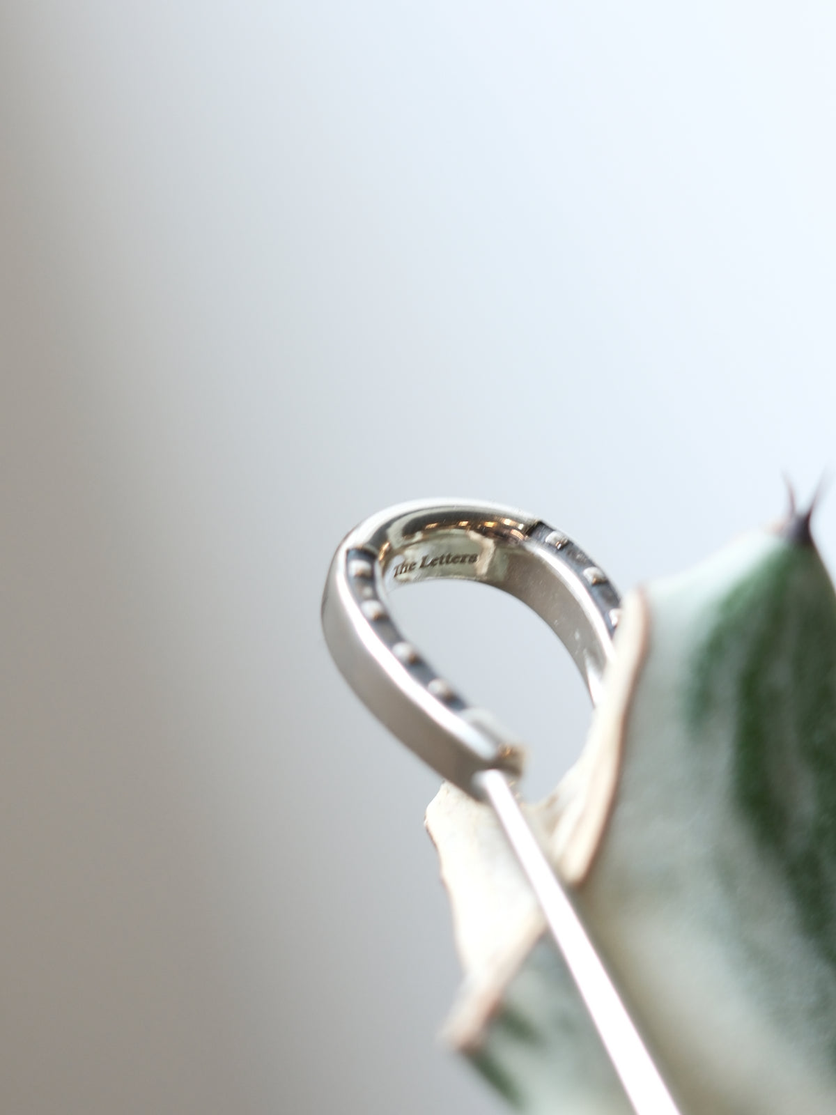 The Letters : HORSESHOE QUILT PIN