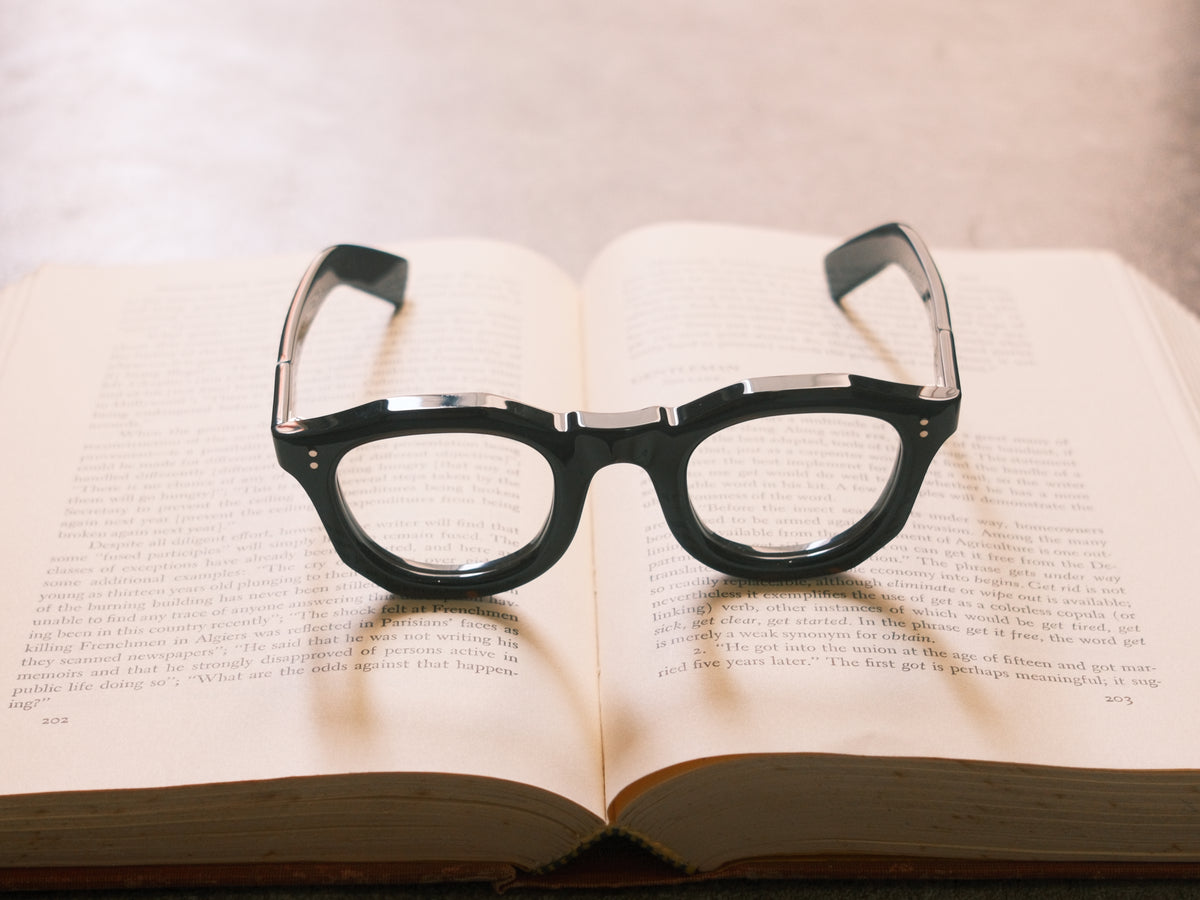 corner : French Arnel / Record Black
