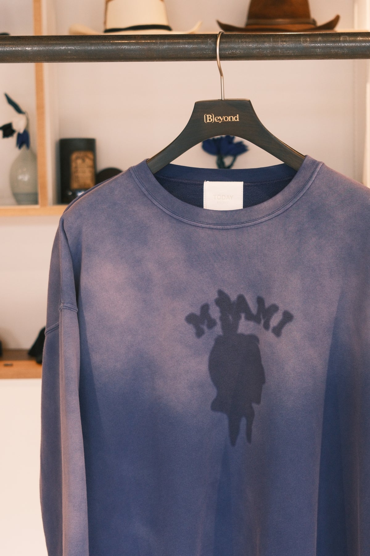 TODAY edition : PATCH MARK SWEATSHIRT / NAVY