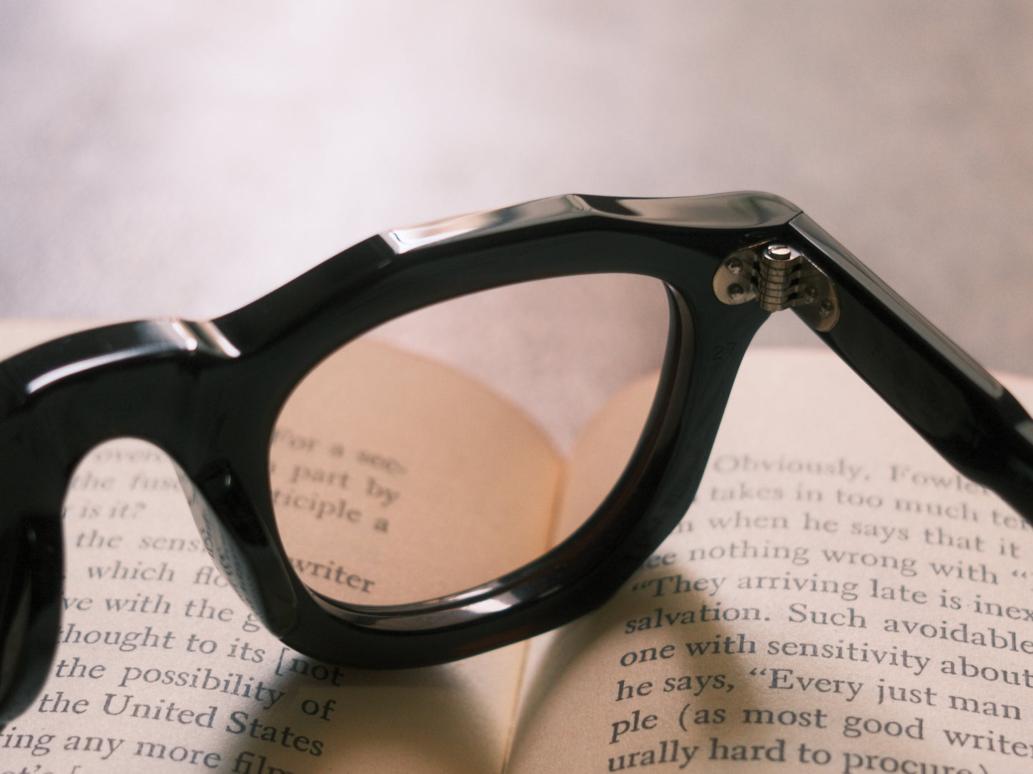 corner : French Arnel / Record Black