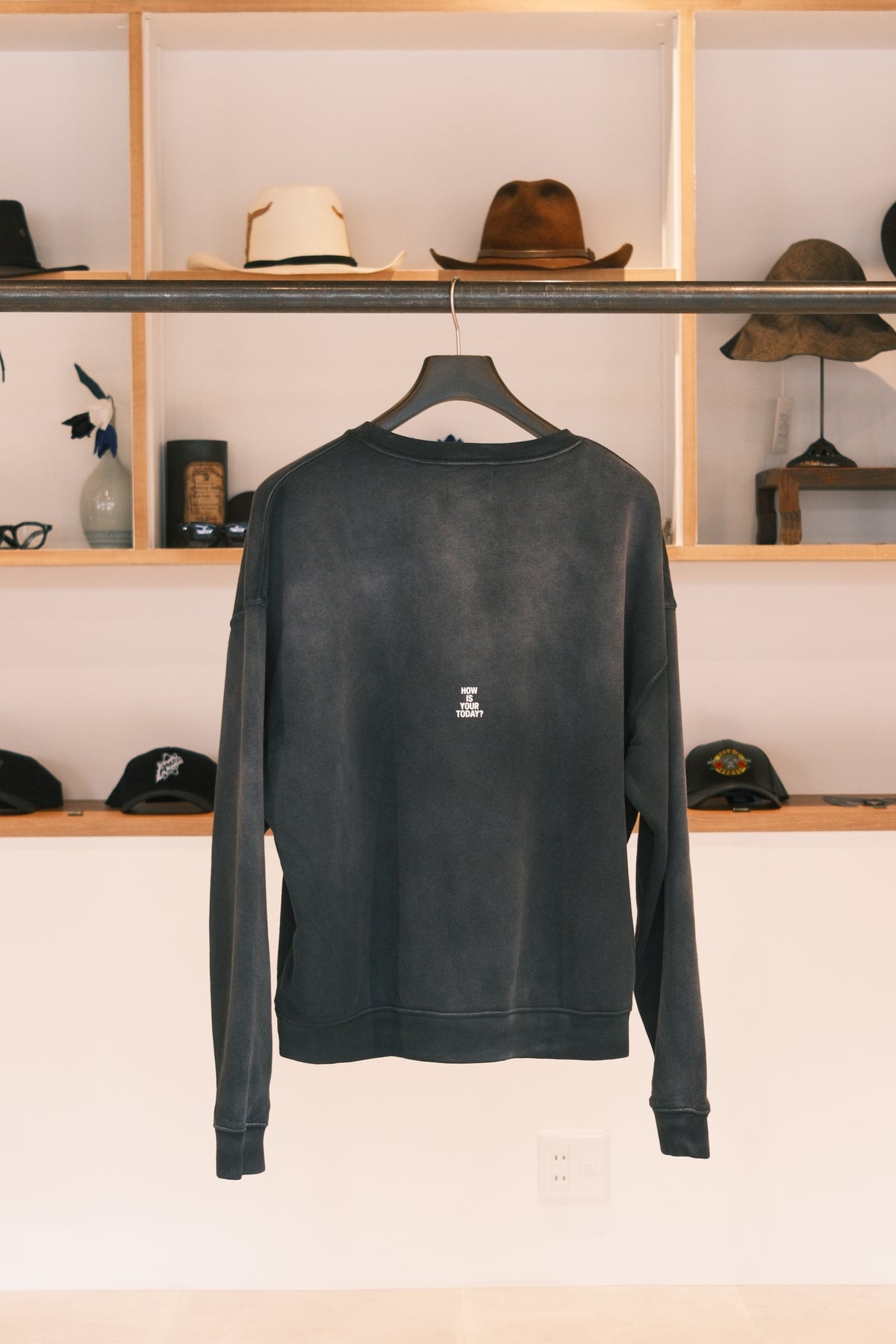 TODAY edition : PATCH MARK SWEATSHIRT / BLACK