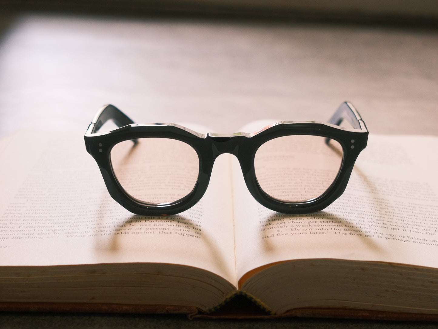 corner : French Arnel / Record Black