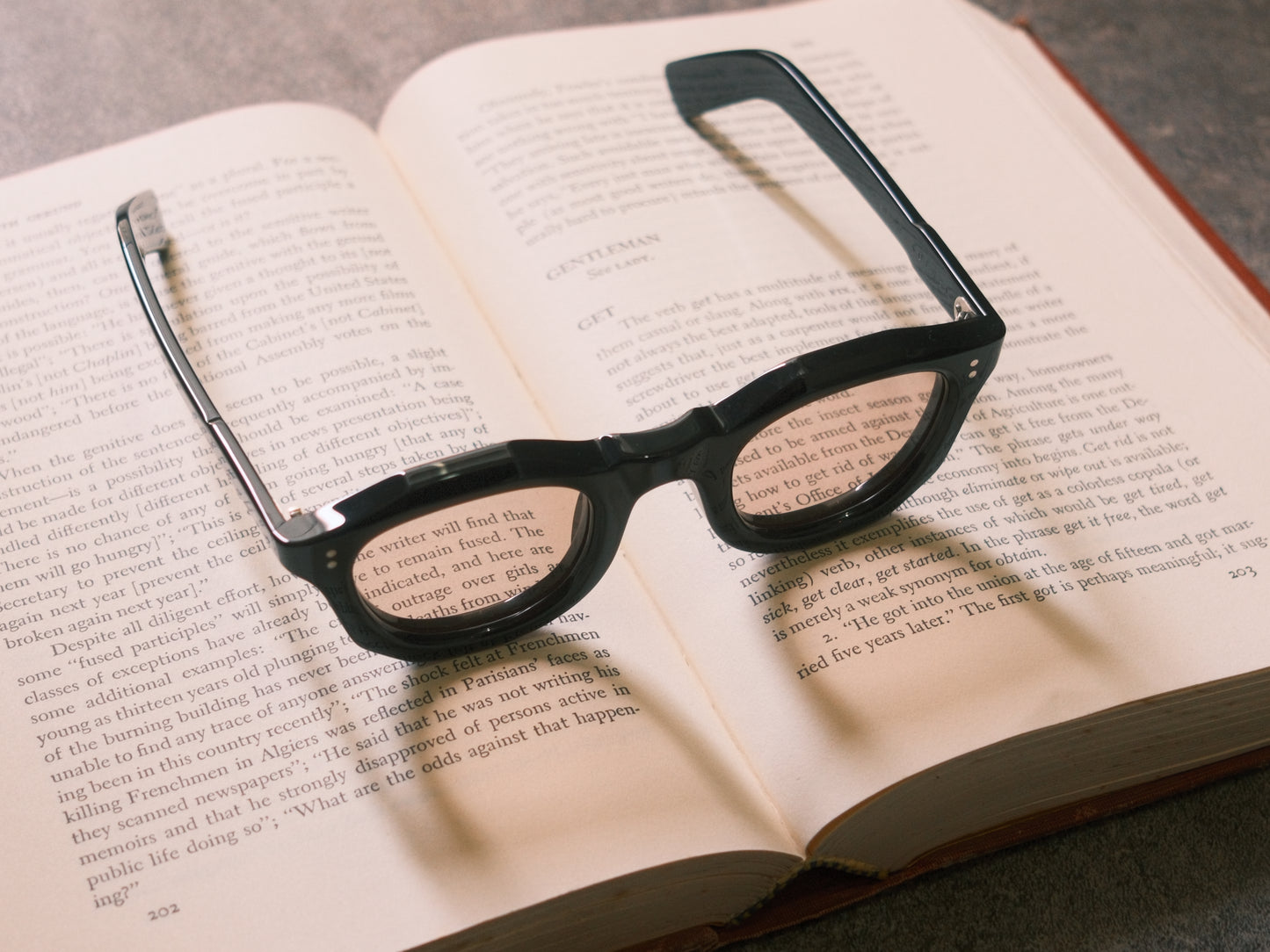 corner : French Arnel / Record Black