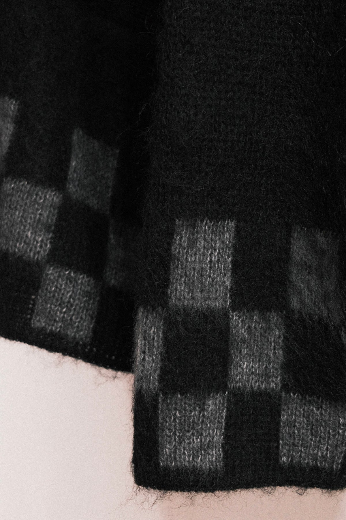 TODAY edition : CHECKER MOHAIR CARDIGAN / BLACK