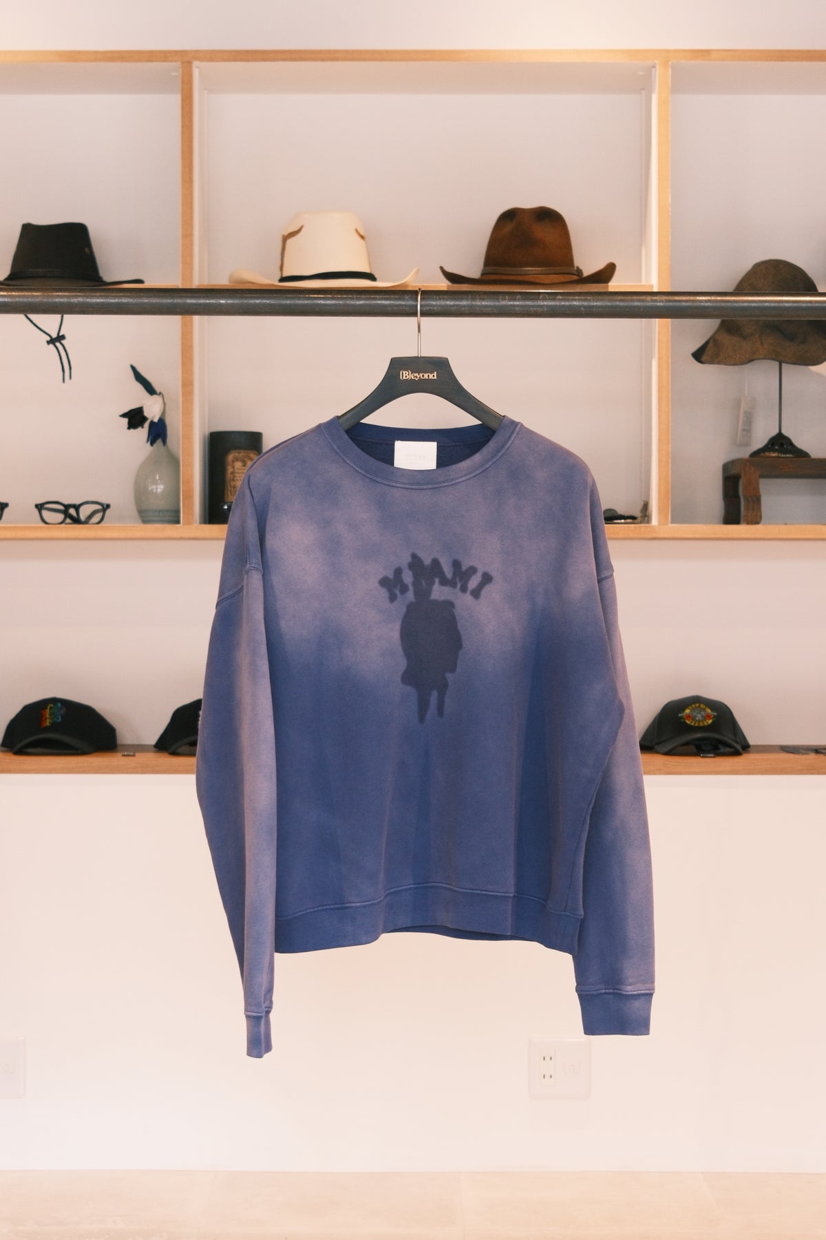 TODAY edition : PATCH MARK SWEATSHIRT / NAVY