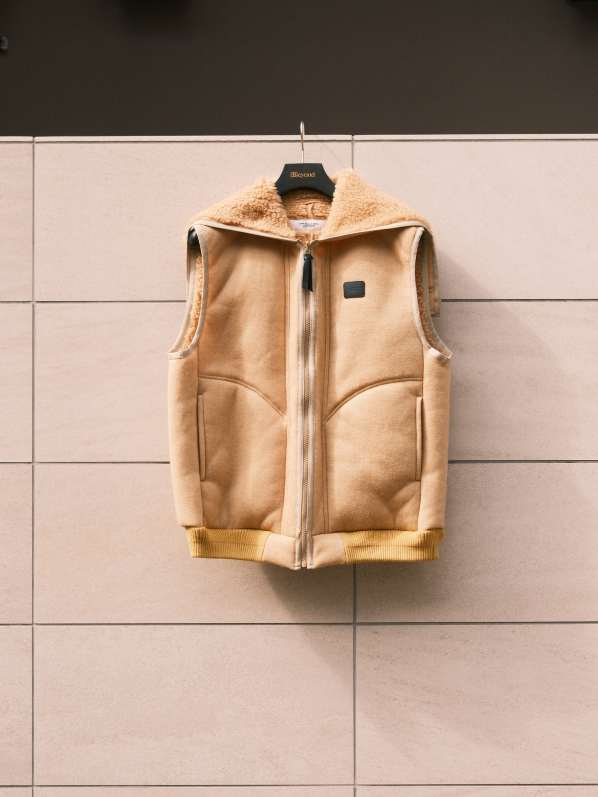 JOHN MASON SMITH / JANE SMITH : POLYESTER BOA FLEECE REVERSIBLE ZIP UP HOODED VEST