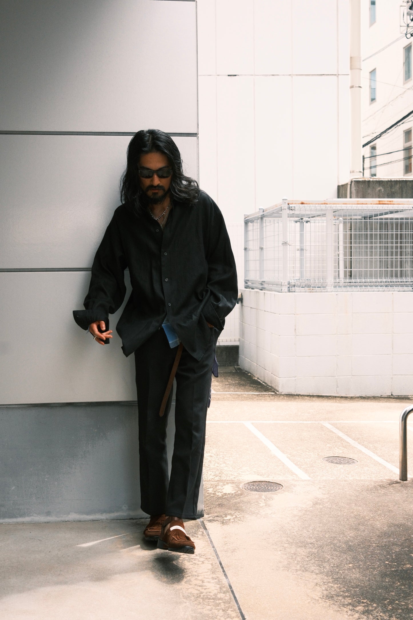 JUHA：EX.SURFACE DYED LINEN SHIRT / BLACK