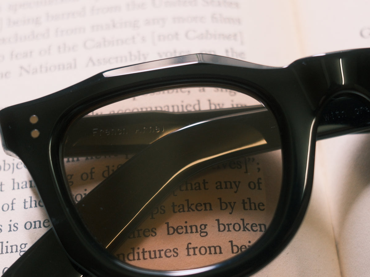 corner : French Arnel / Record Black