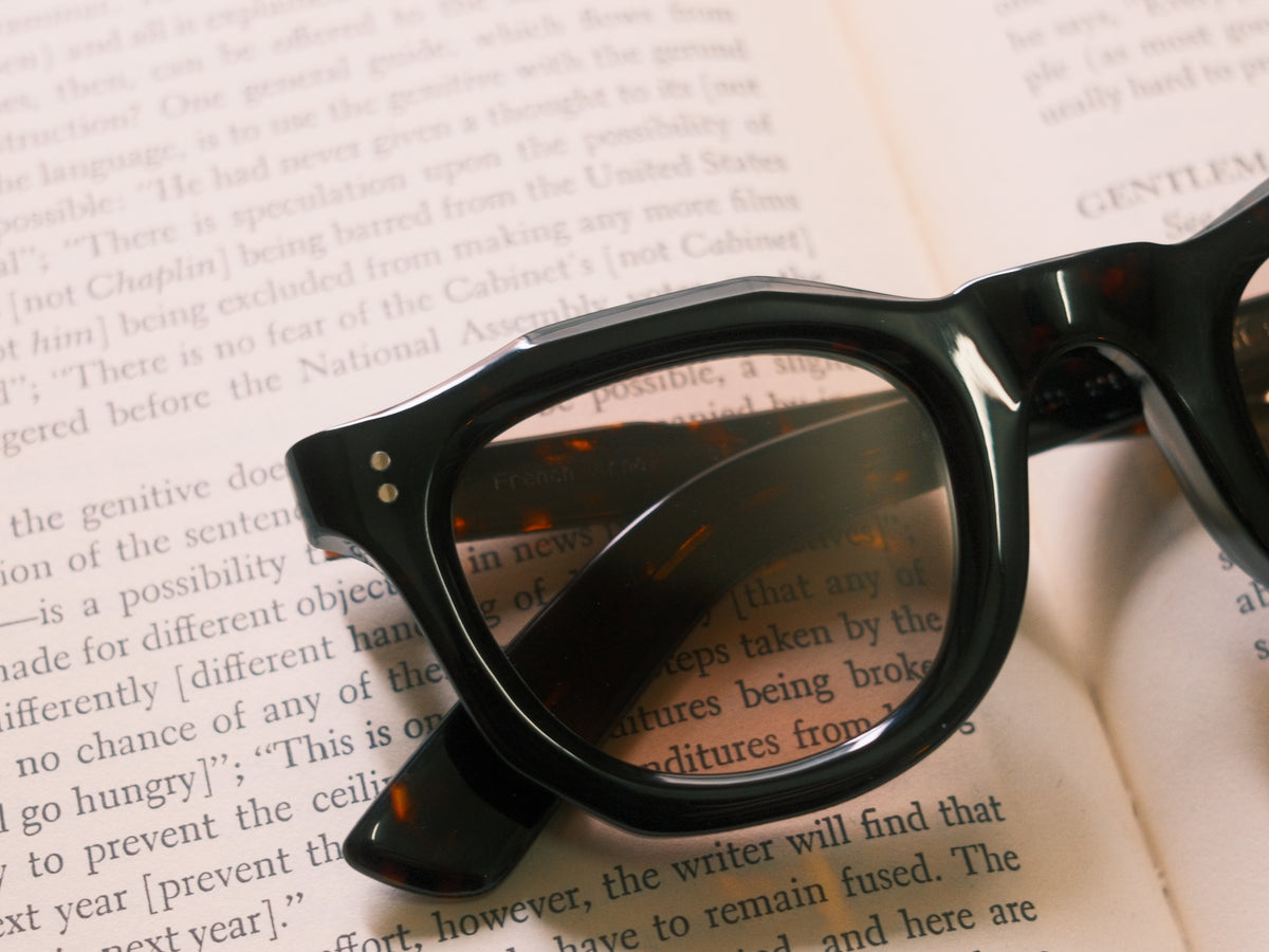 corner : French Arnel / Dark Demi