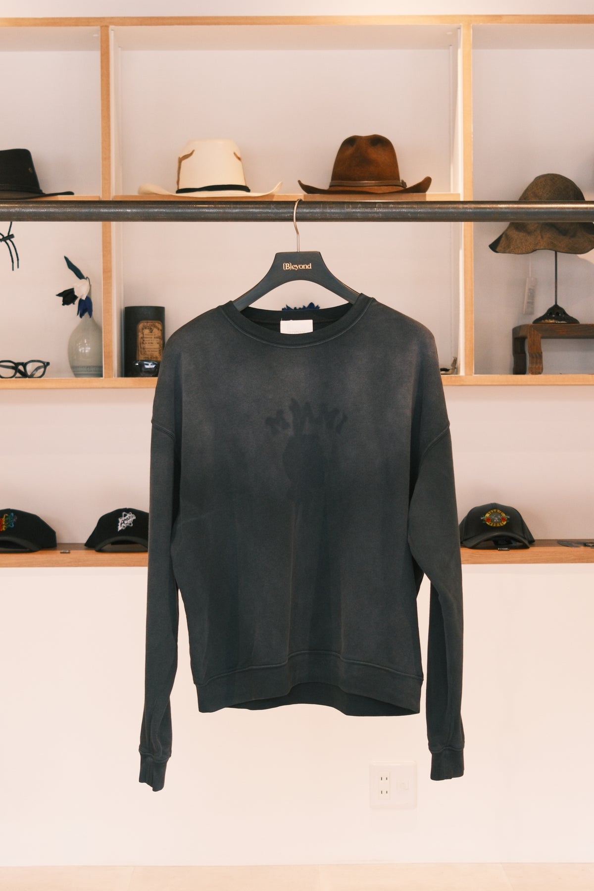 TODAY edition : PATCH MARK SWEATSHIRT / BLACK