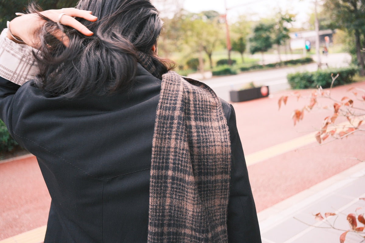 The Letters : FRINGE STOLE -SCHONHERR CHECK WOOL-