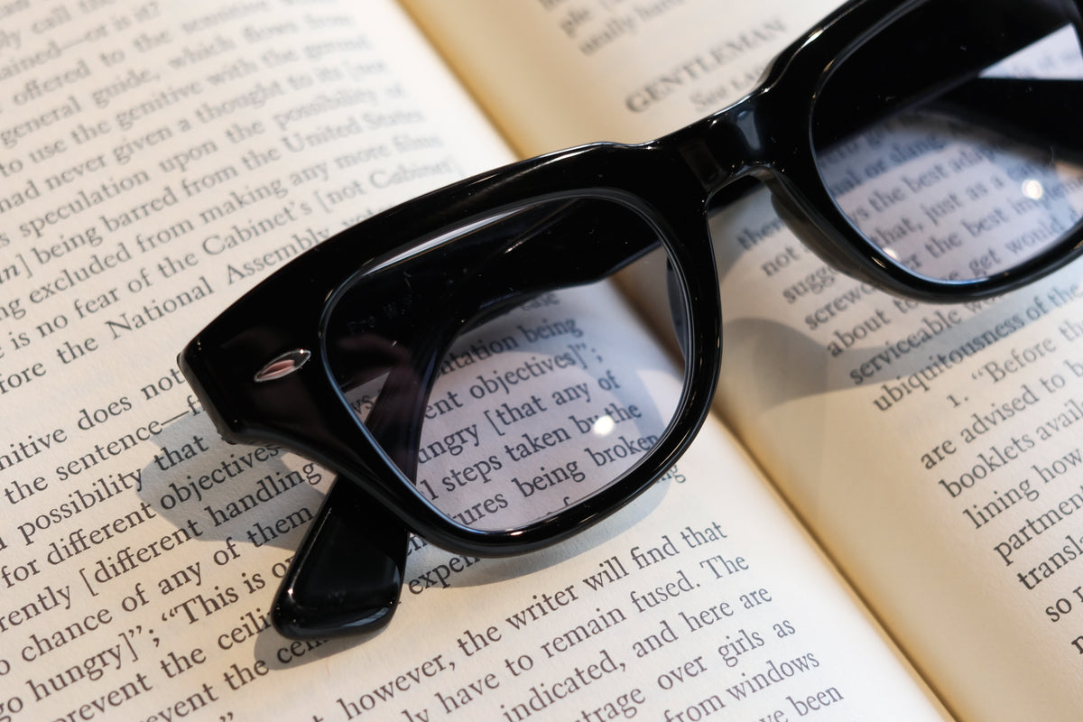 corner : Pre W.F / Record Black