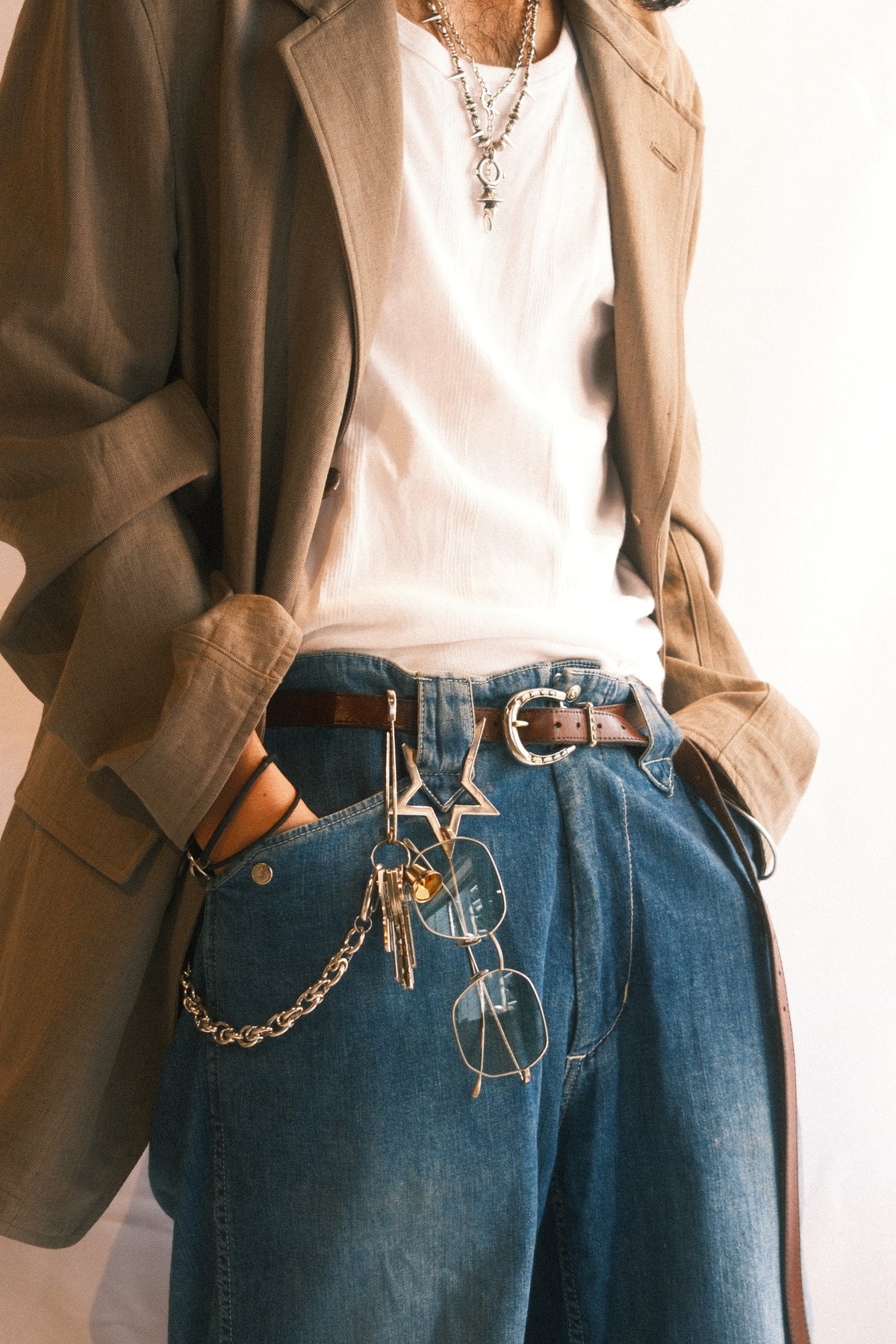 corner : Brautigan / Mat silver