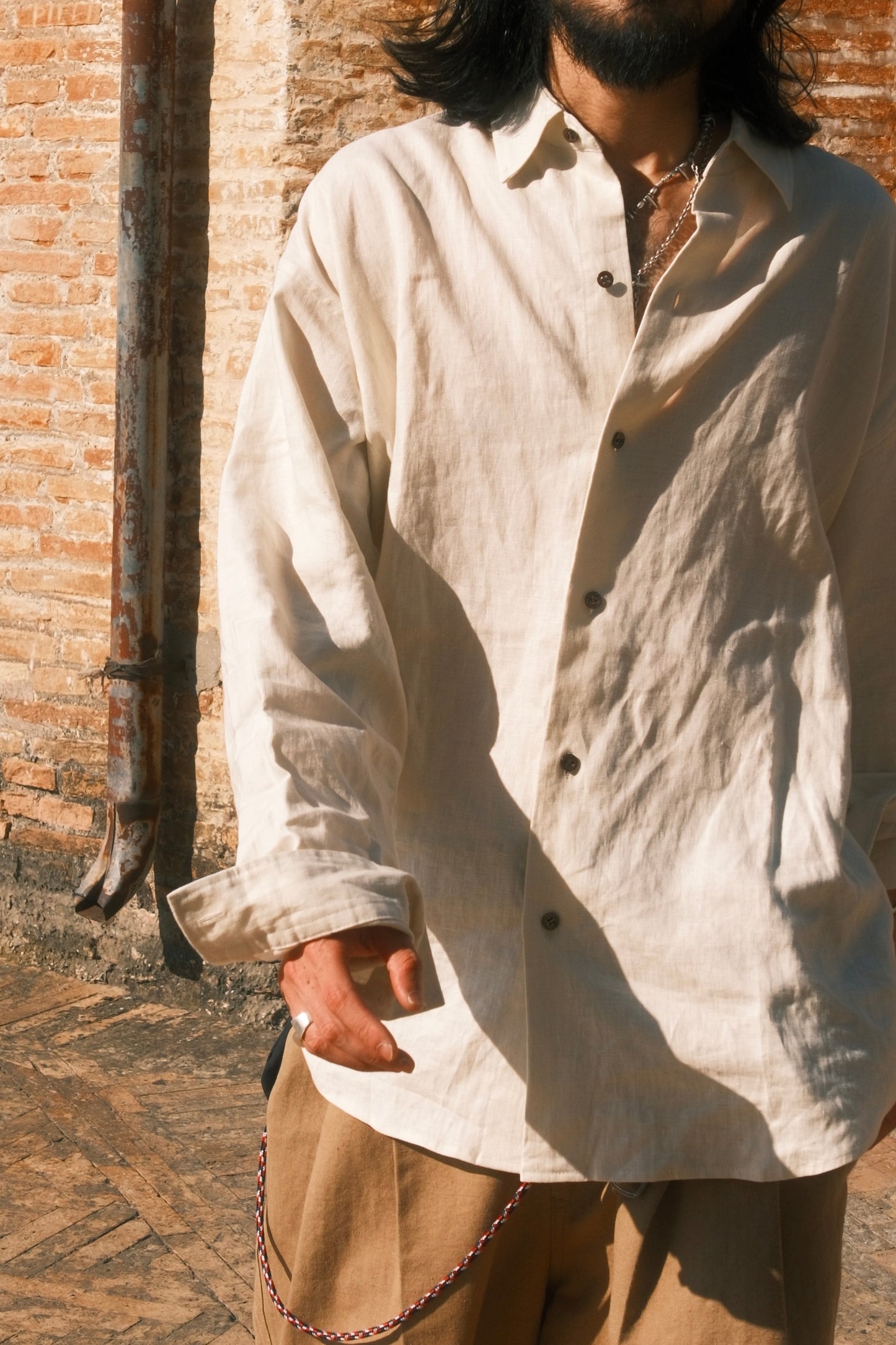 JUHA: EX.SURFACE DYED LINEN SHIRT / WHITE