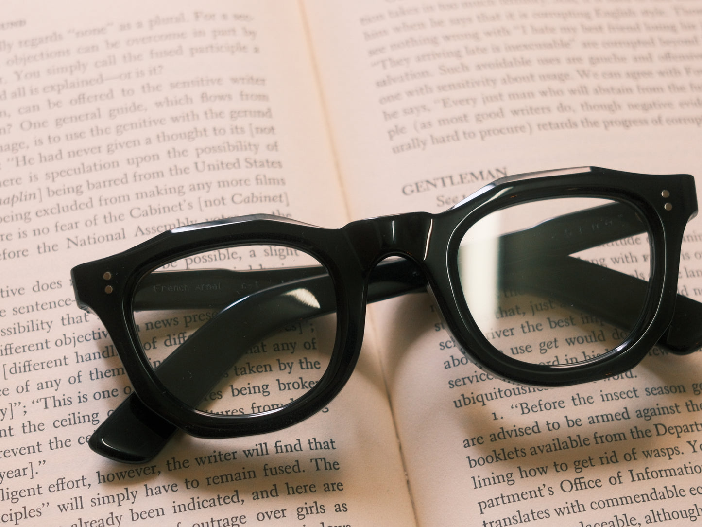corner : French Arnel / Record Black