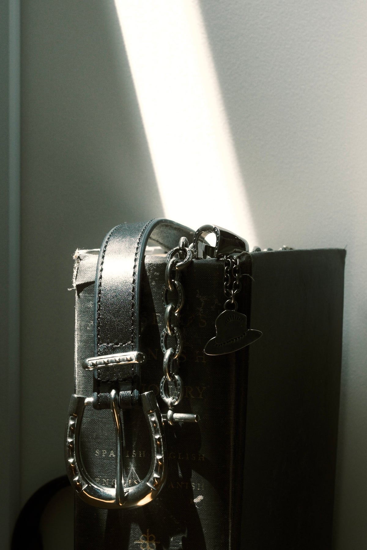 The Letters : DOUBLE SIDED HORSESHOE LONG BELT -COW HIDE- / BLACK