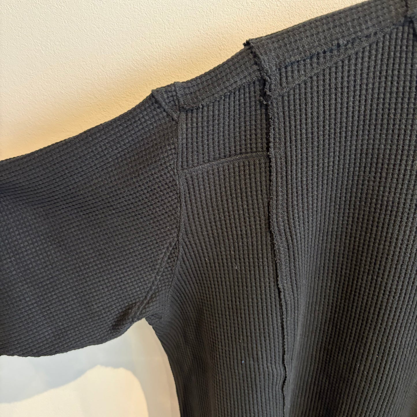 OLDPARK : WAFFLE HENLEY L/S (x Healthknit) / BLACK